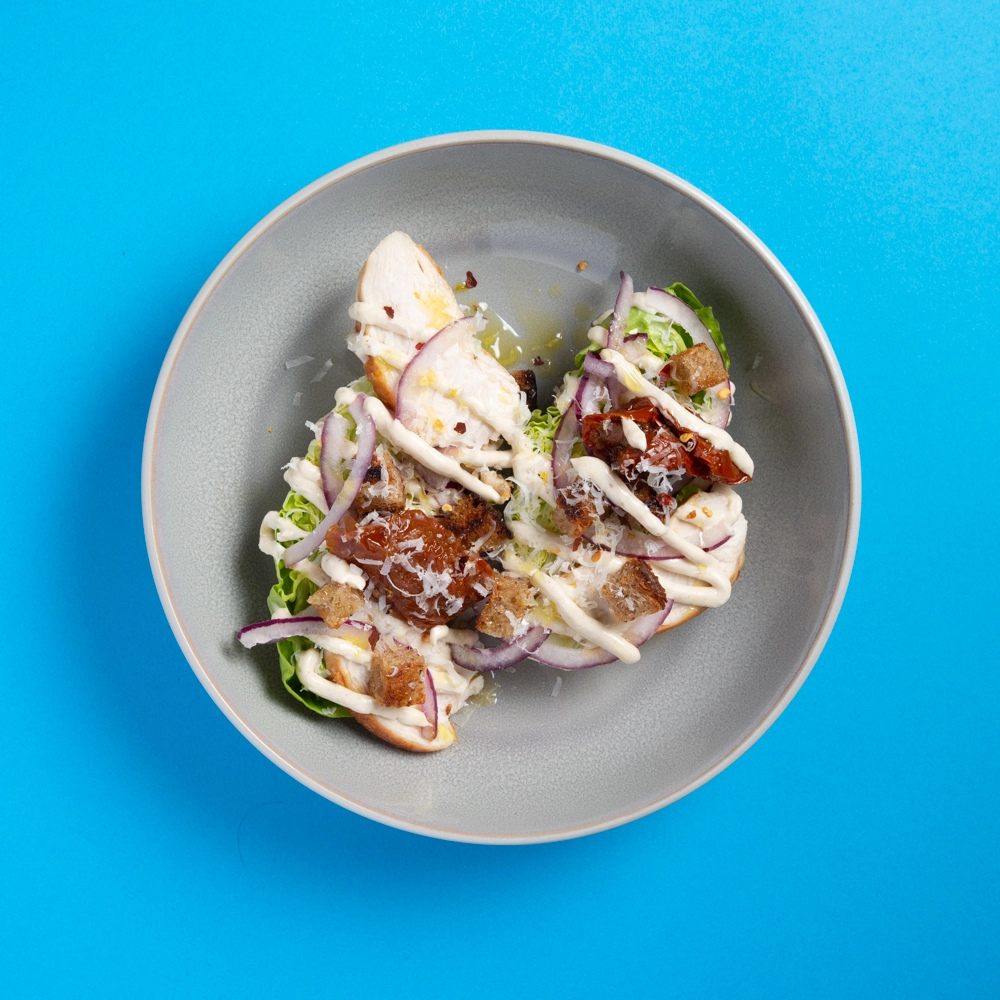 Small Caesar Salad With Chicken, Baby Tomatoes, Red Onions, Bread And Parmesan