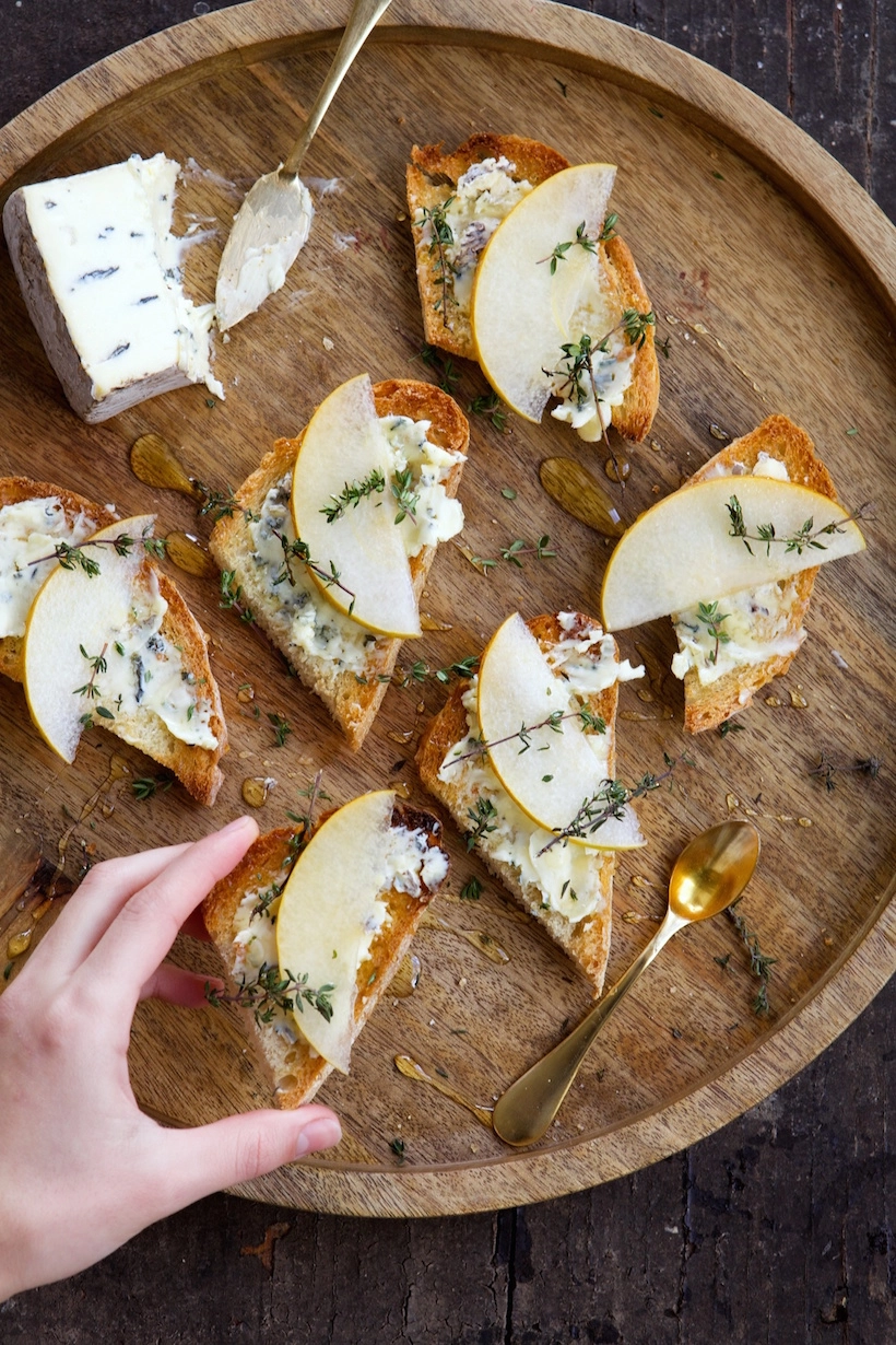Gorgonzola And Poached Pear Canapé (V)