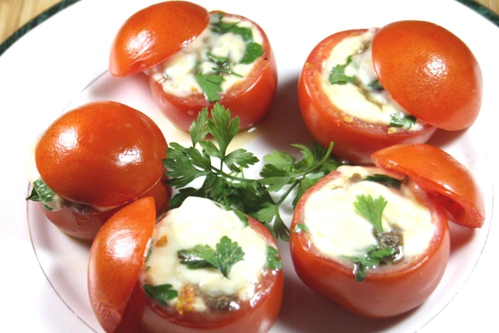 (The Red Nose Reindeer) Cream Cheese & Cashew Nut Stuffed Cherry Tomatoes