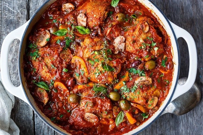 Chicken Cacciatore Cooked In Tomato Sauce & Served With Fresh Rice/Pasta.