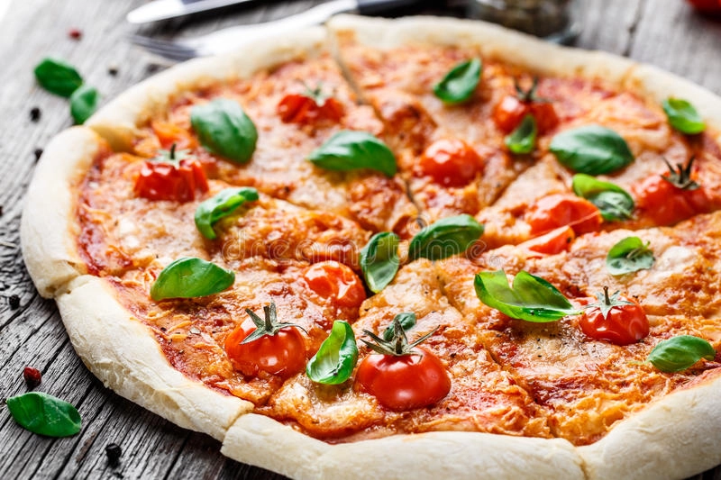 Margherita Pizza (V)