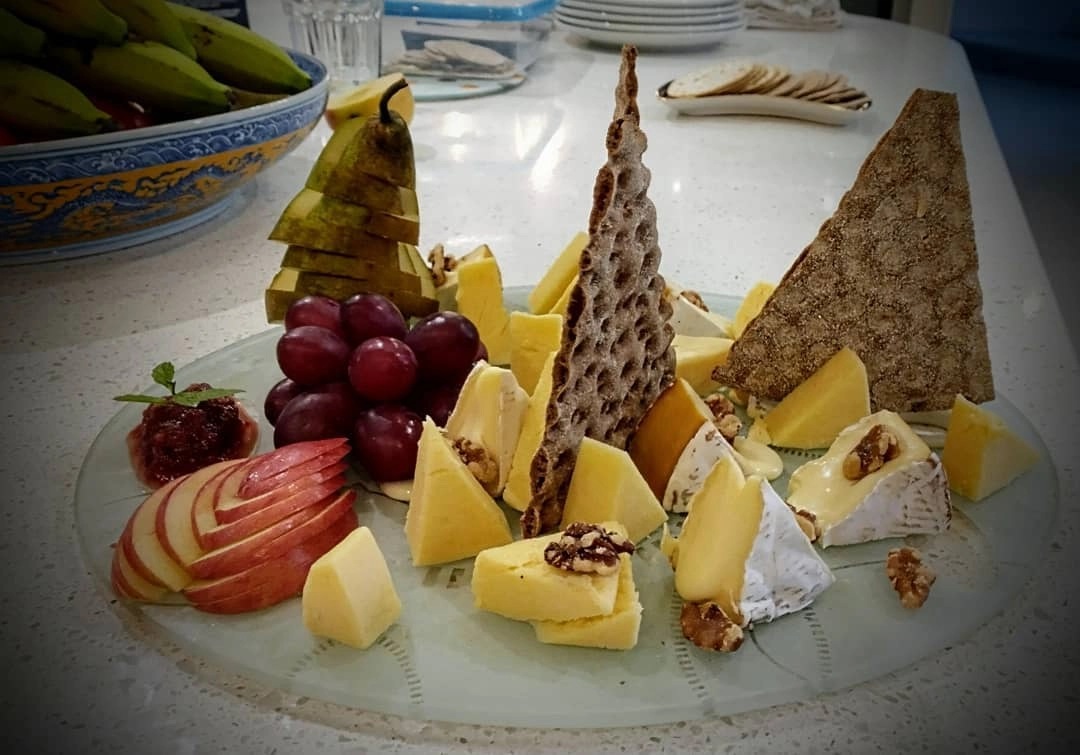 Selection Of Premium Cheeses, Fruit Chutney, Grapes, Apple,Pear,Biscuits(V)