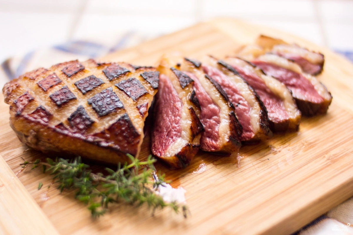Duck Margret With Beetroot Salad & Plum Sauce
