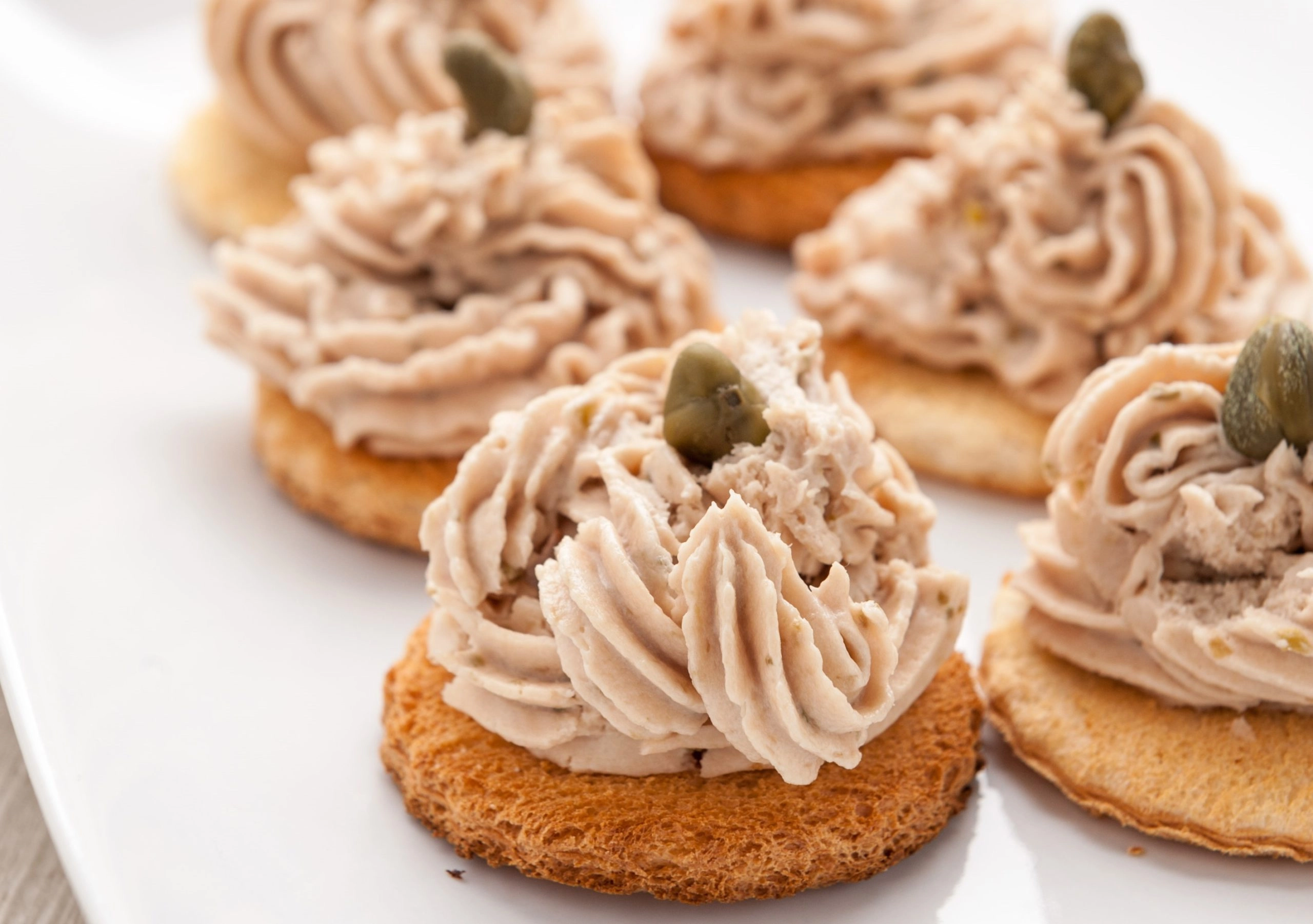 Crackers With Tuna Mousse And Capers