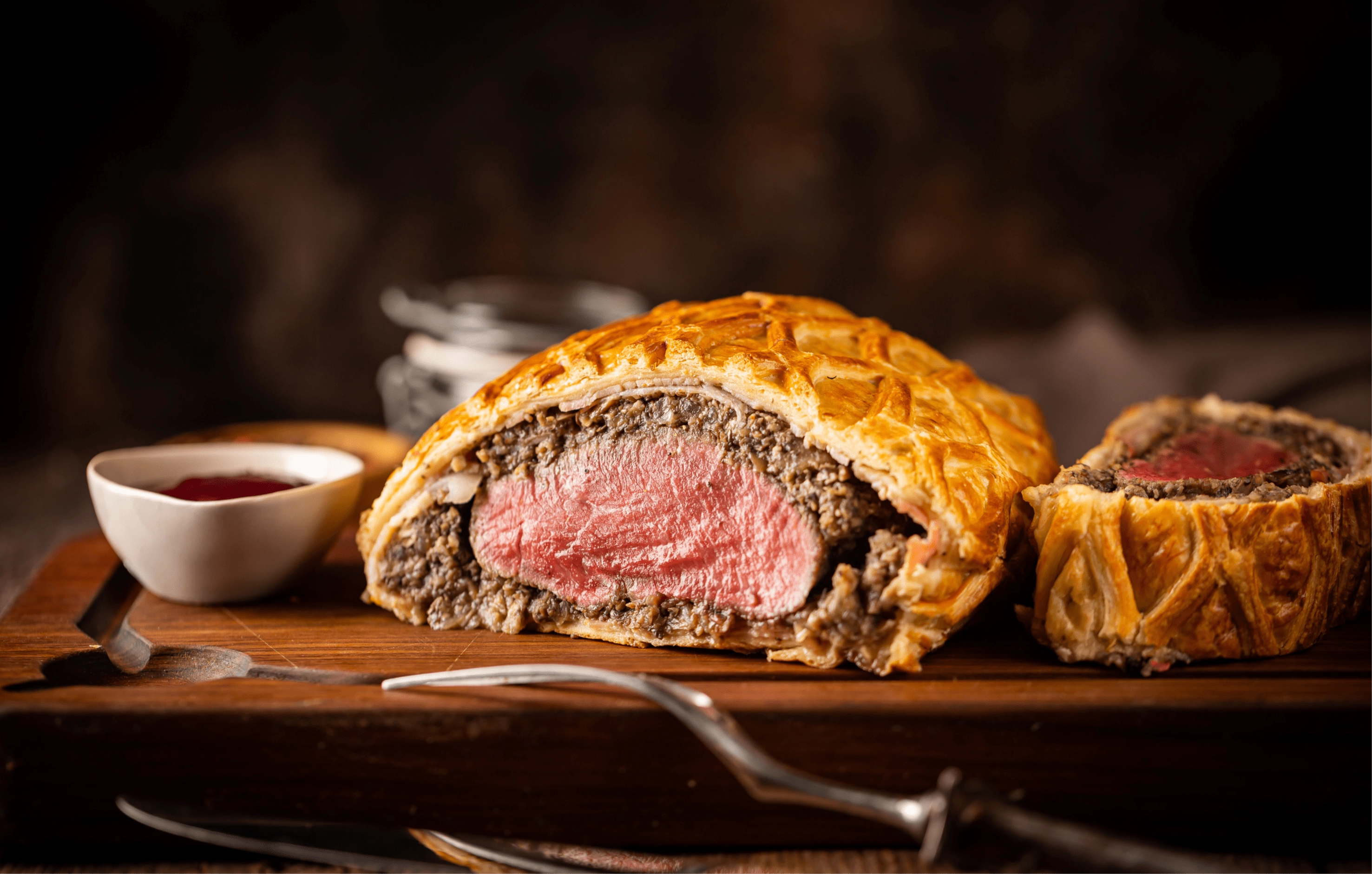 Traditional Beef  Wellington Roast Potatoes, Seasonal Veg, Pigs In Blankets, And A Red Wine Jus