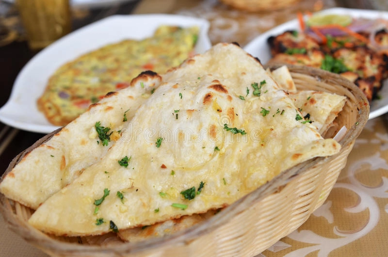 Coriander & Garlic Grilled Naan (V)