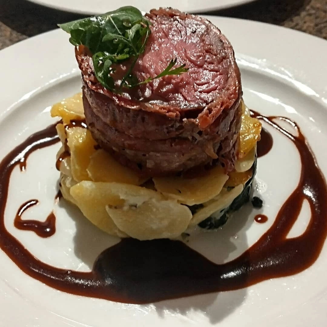 Beef Fillet Wrapped In Prosciutto, Red Wine Jus (Gf)