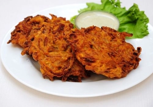 Spinach & Potato Pakoras With Yogurt Dip