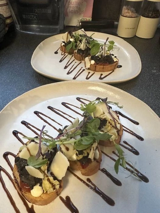 Minced Green Olive And Pipped Aioli Bruschetta Bites (V/Ve)