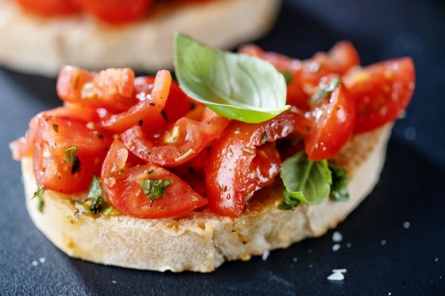 Heritage Tomato Bruschetta (V)