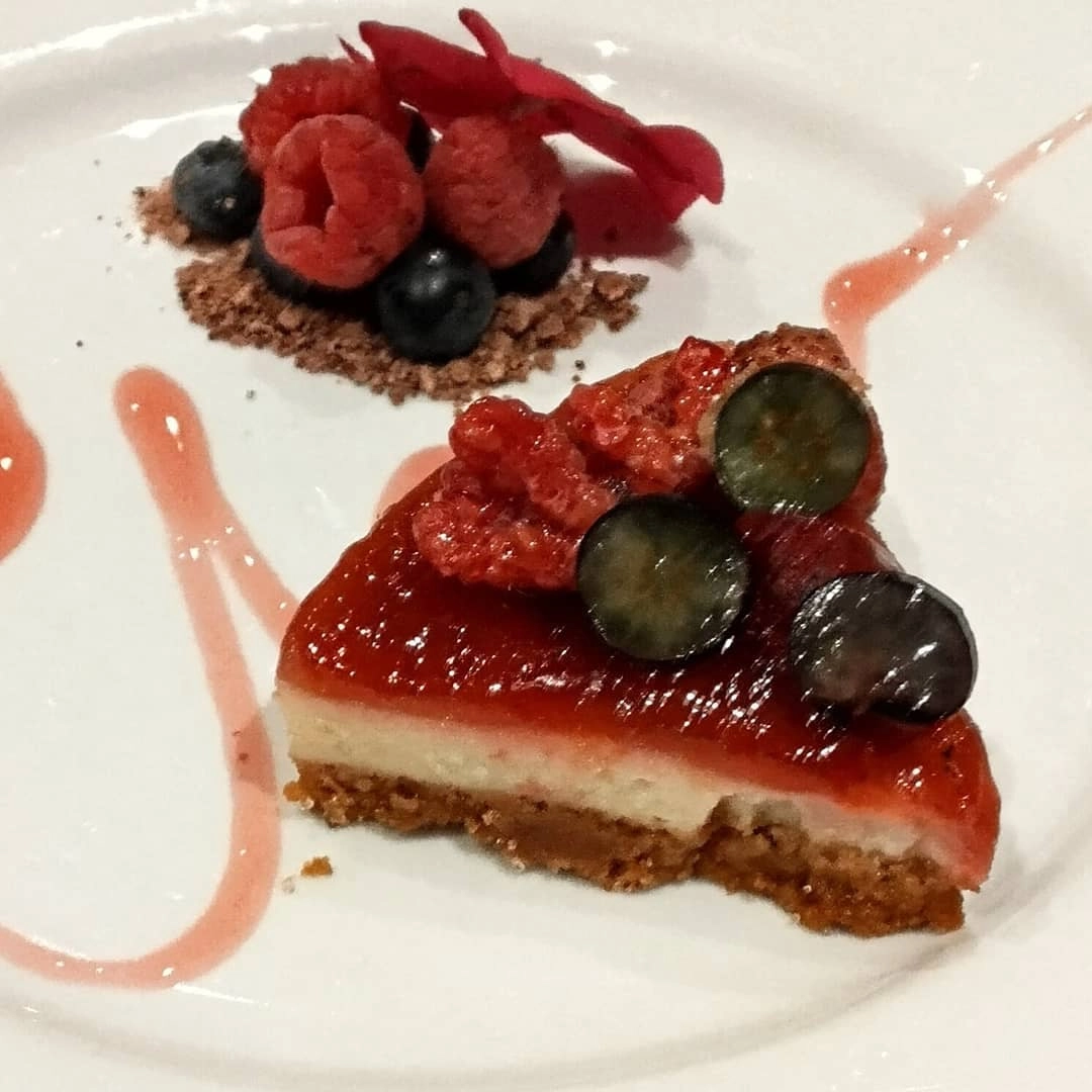 Strawberry No Bake Cheesecake Brulee With Berries