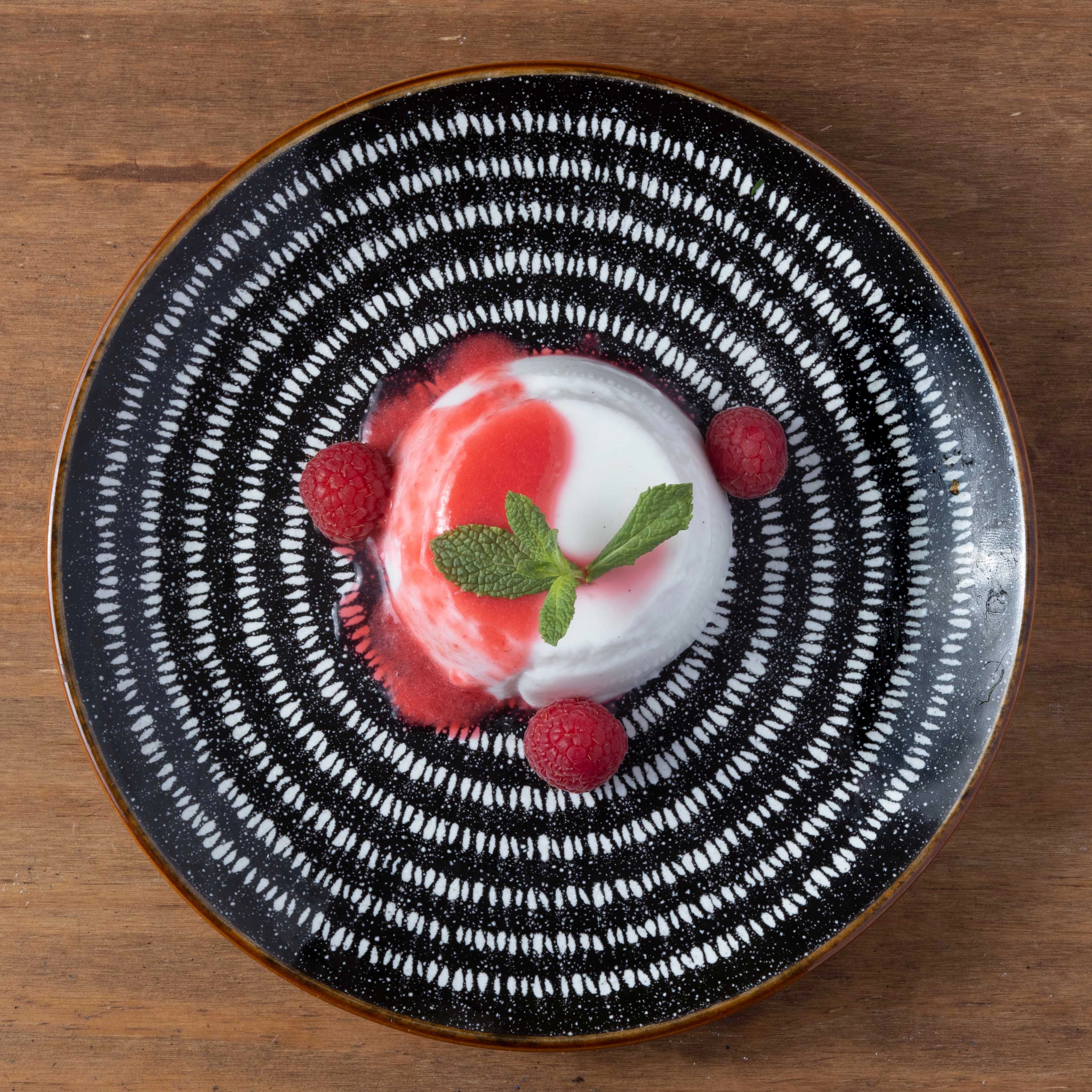 Creamy Panna Cotta With Raspberries (V)