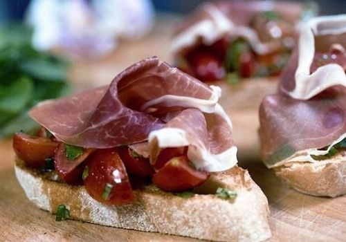 Tomato Bruschetta With Prosciutto