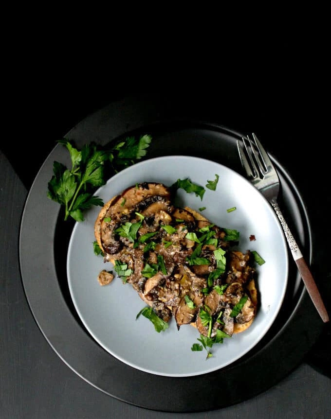 Mushroom Firing Sautéed In White Wine & Gorgonzola On Top Of Sourdough (V)