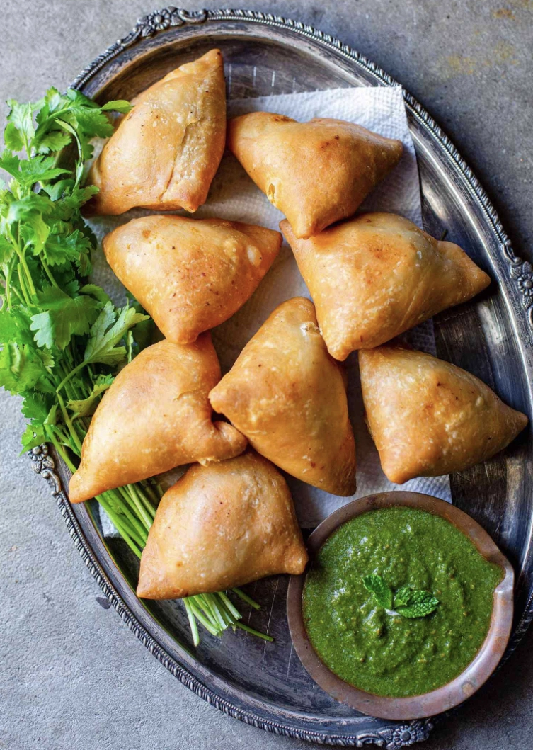 Mixed Vegetable Samosas Served With A Coriander & Mint Chutney (Vg)