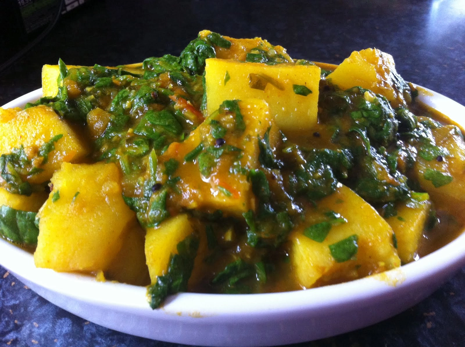 Saag Aloo (Spinach & Potato Curry) (V/Ve)