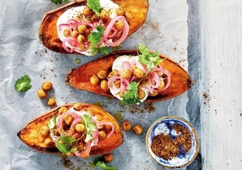 Spicy Jacket Sweet Potatoes With Chickpeas & Red Onions (V/Ve)
