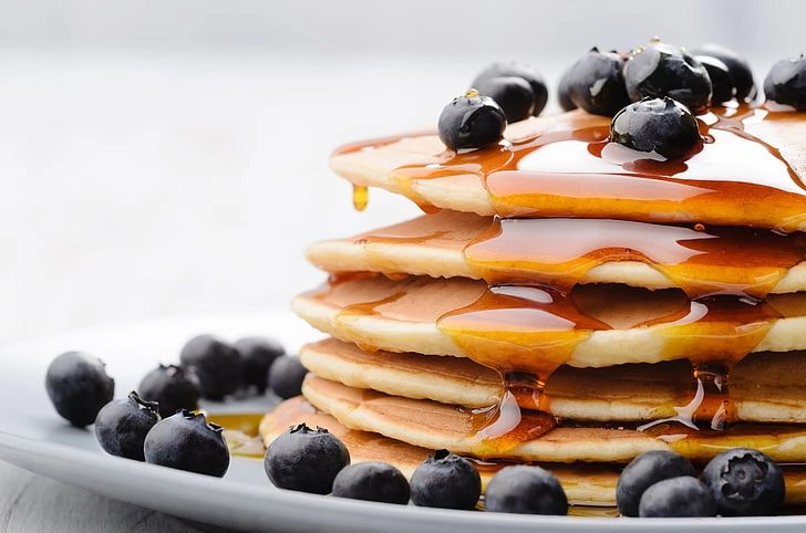 Pancakes With Syrup And Blueberries (V)