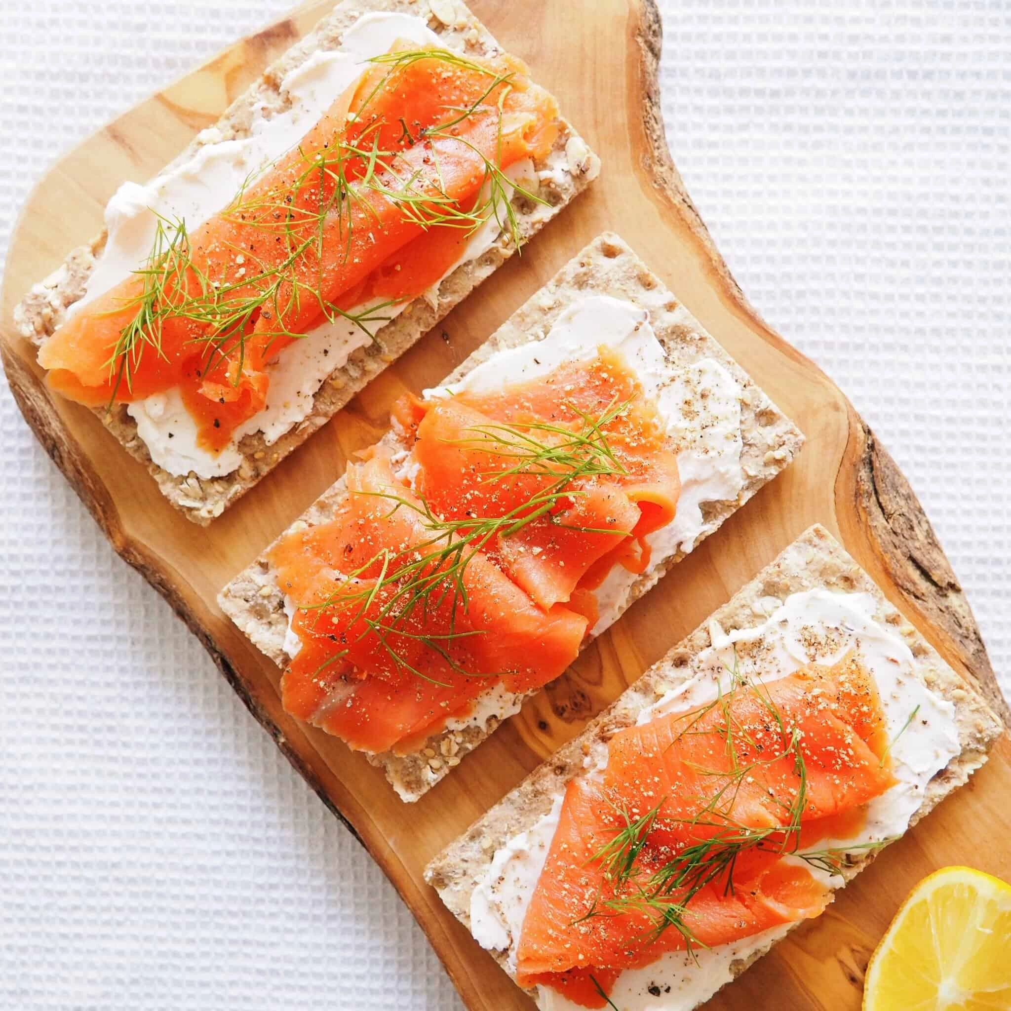 Smoked Salmon Chive Cream Cheese And Crackers