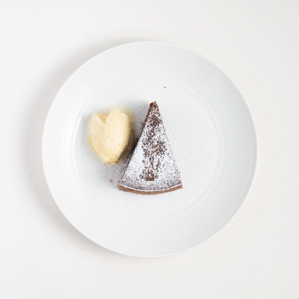 Dark Rum Cake (V) & Ice Cream