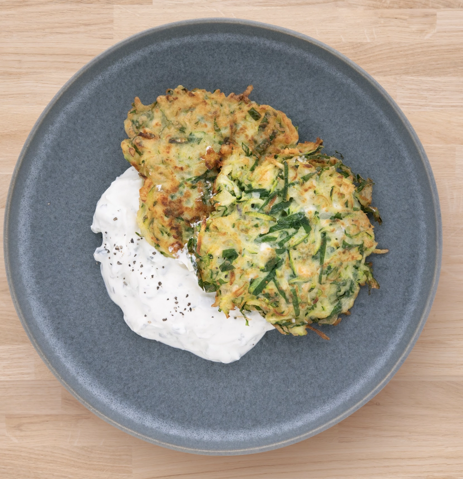 Courgette, Feta & Spinach Fritters W Tzatziki (V/Ve)
