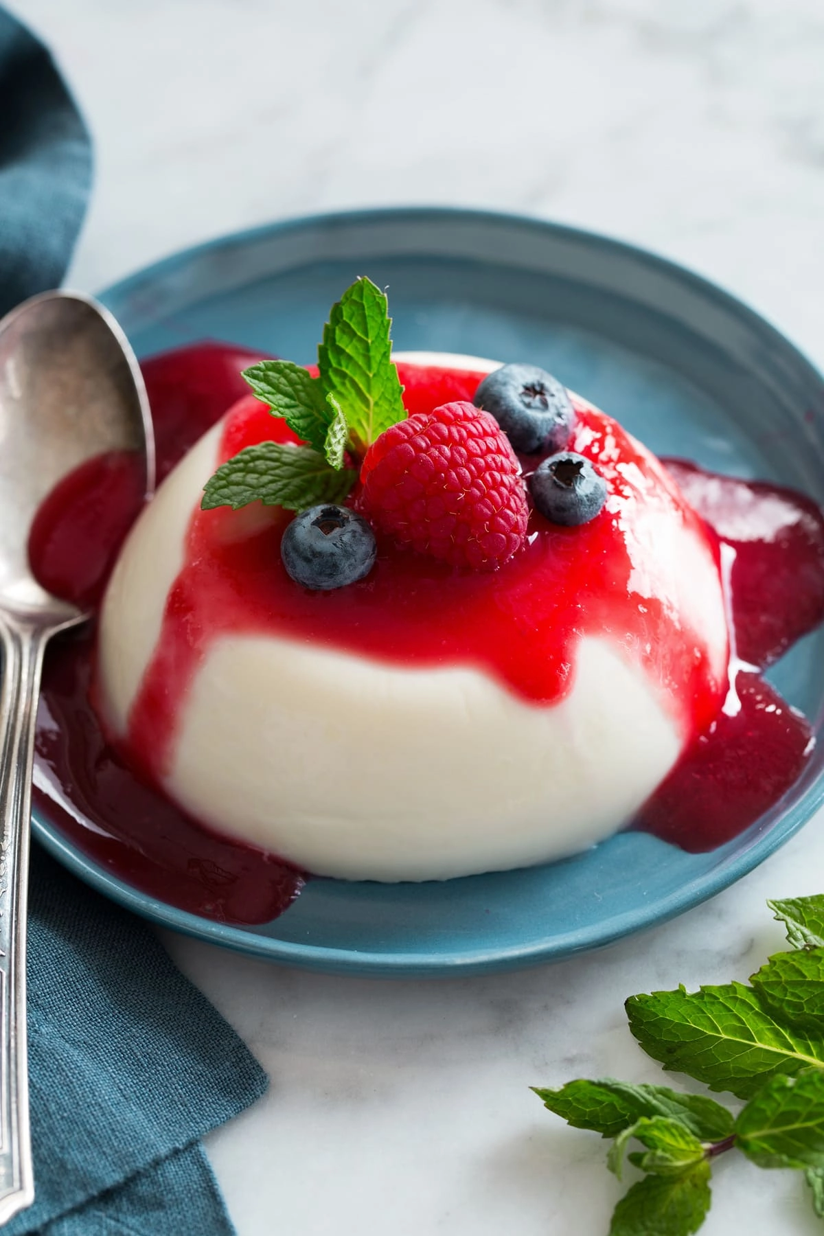 Panna Cotta & Mixed Berry Compote, Mint (V/Ve)