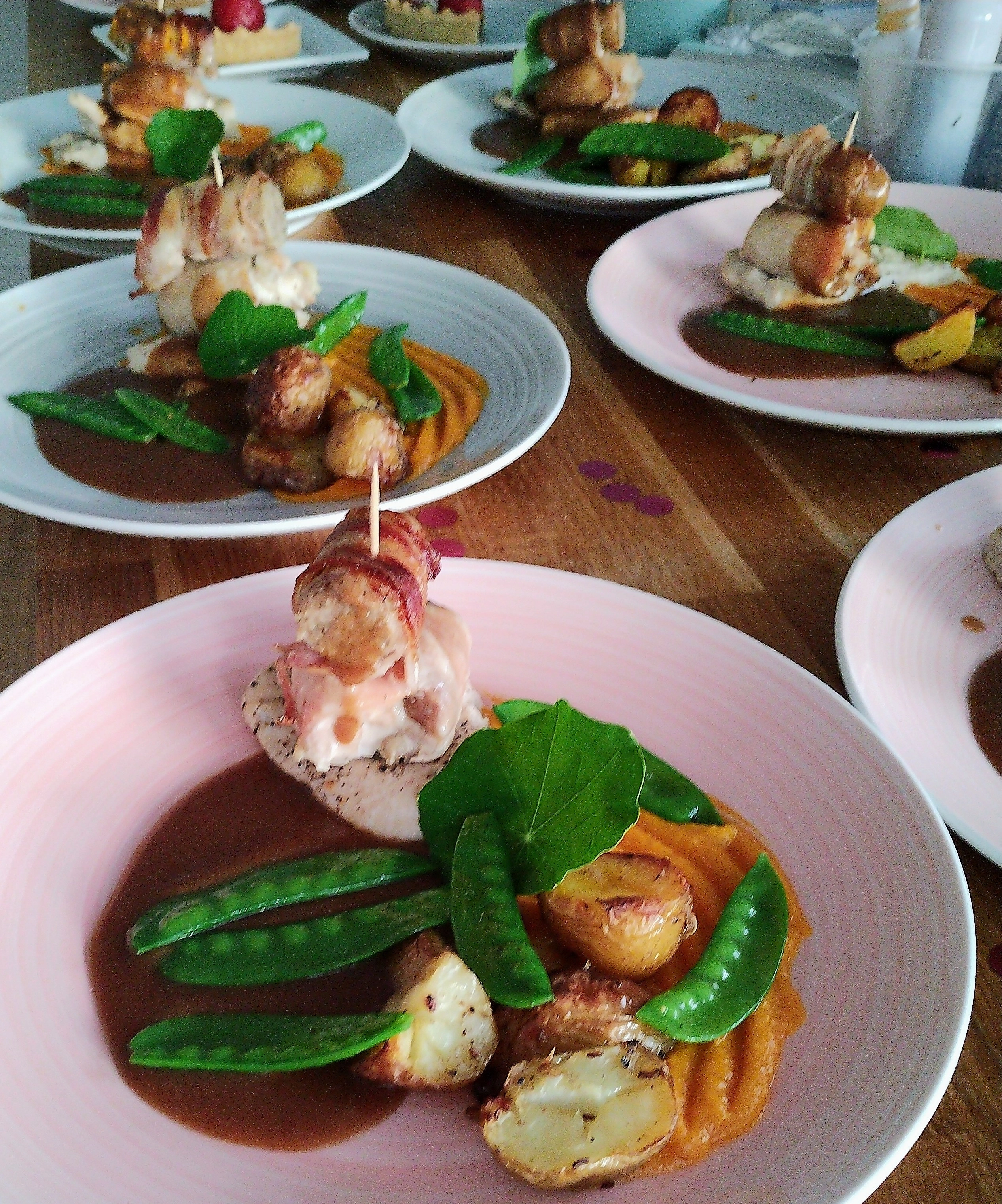 Deconstructed Roast Chicken(Chicken Breast, Stuffed Sage&Onion Thigh Rolled In Bacon,Pigs In Blankets), Chicken Gravy 