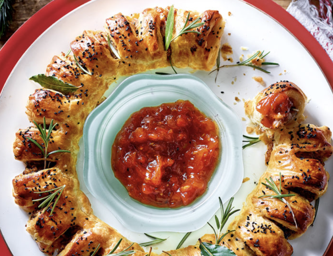 Giggly Pig Sausage Roll Wreath