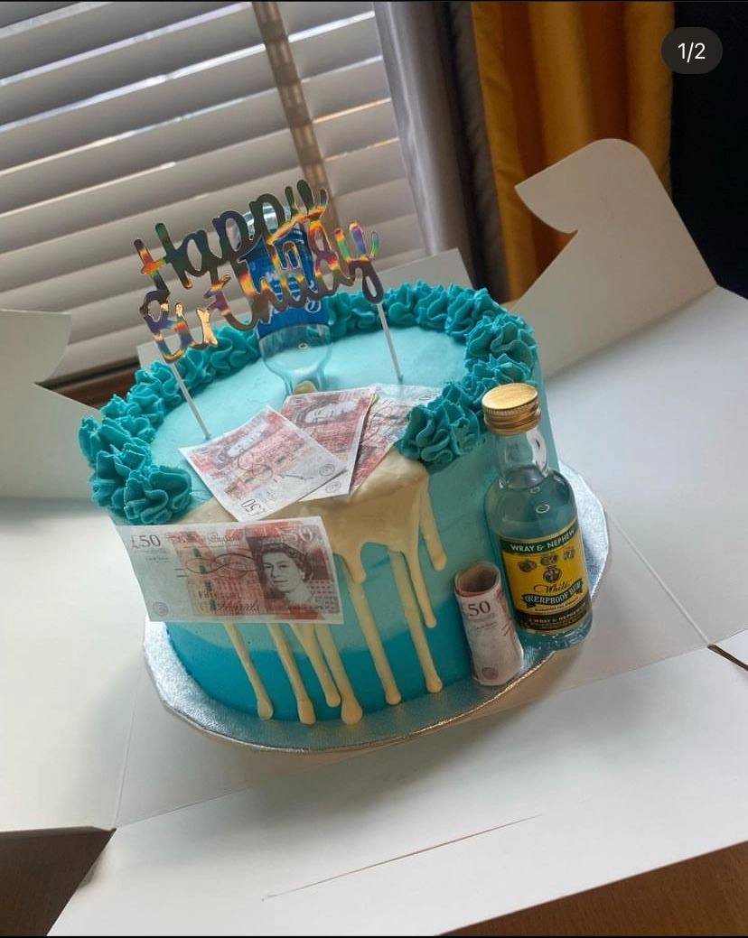 Money Celebration Cake (V/Ve) £65