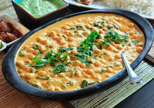 Coconut Chickpea Curry With Cashews Served With Basmati Rice (Ve)