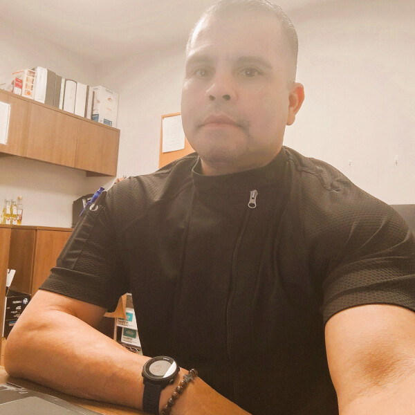 Iván P's cover image