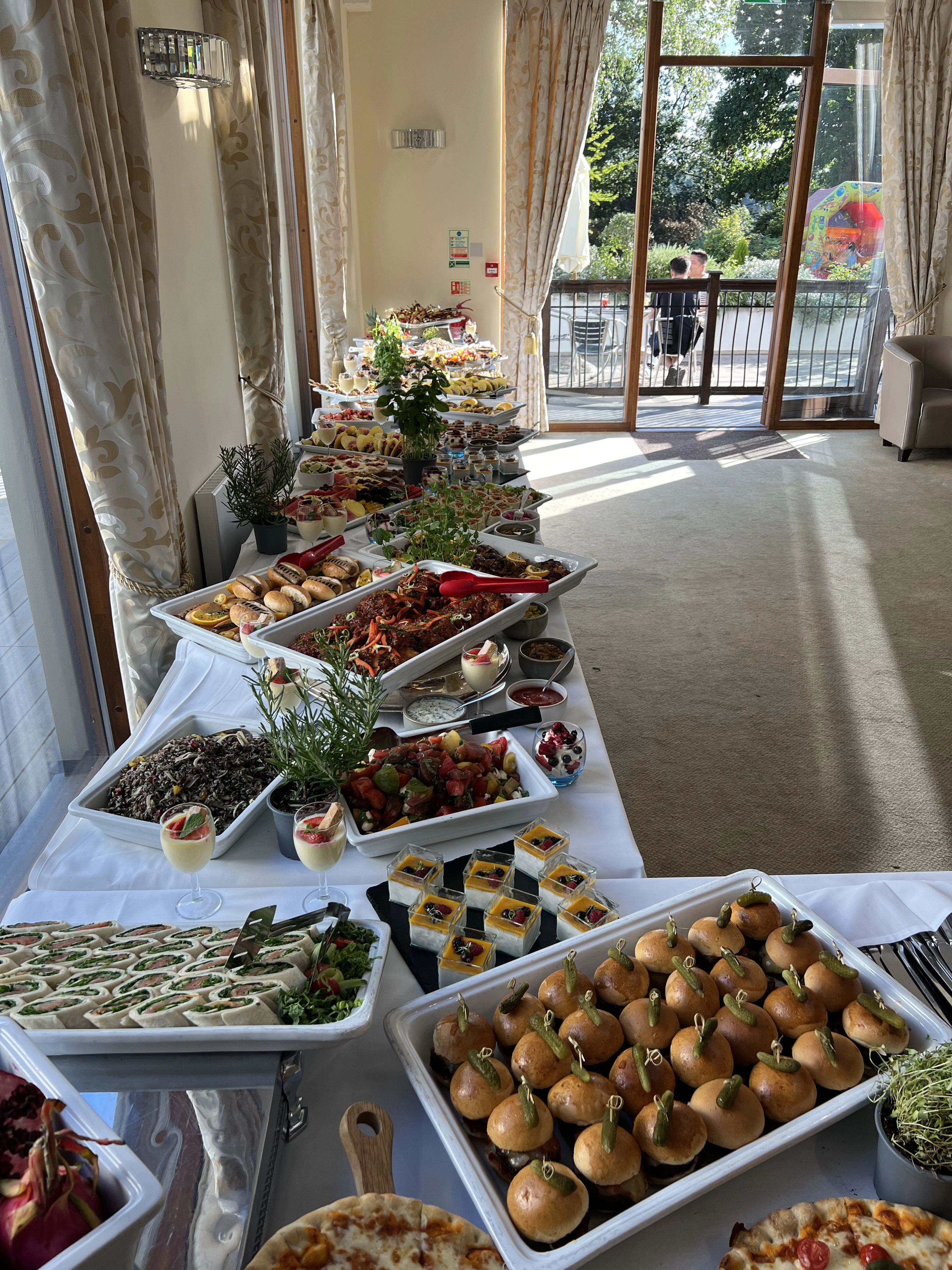 Finger buffet style