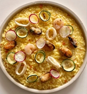 Classic Beef Fillet Tartare, Rocket Emulsion, Crispybread