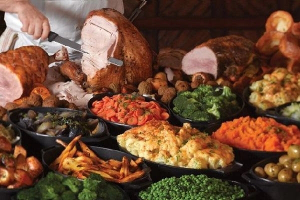 TRADITIONAL CARVERY KITCHEN