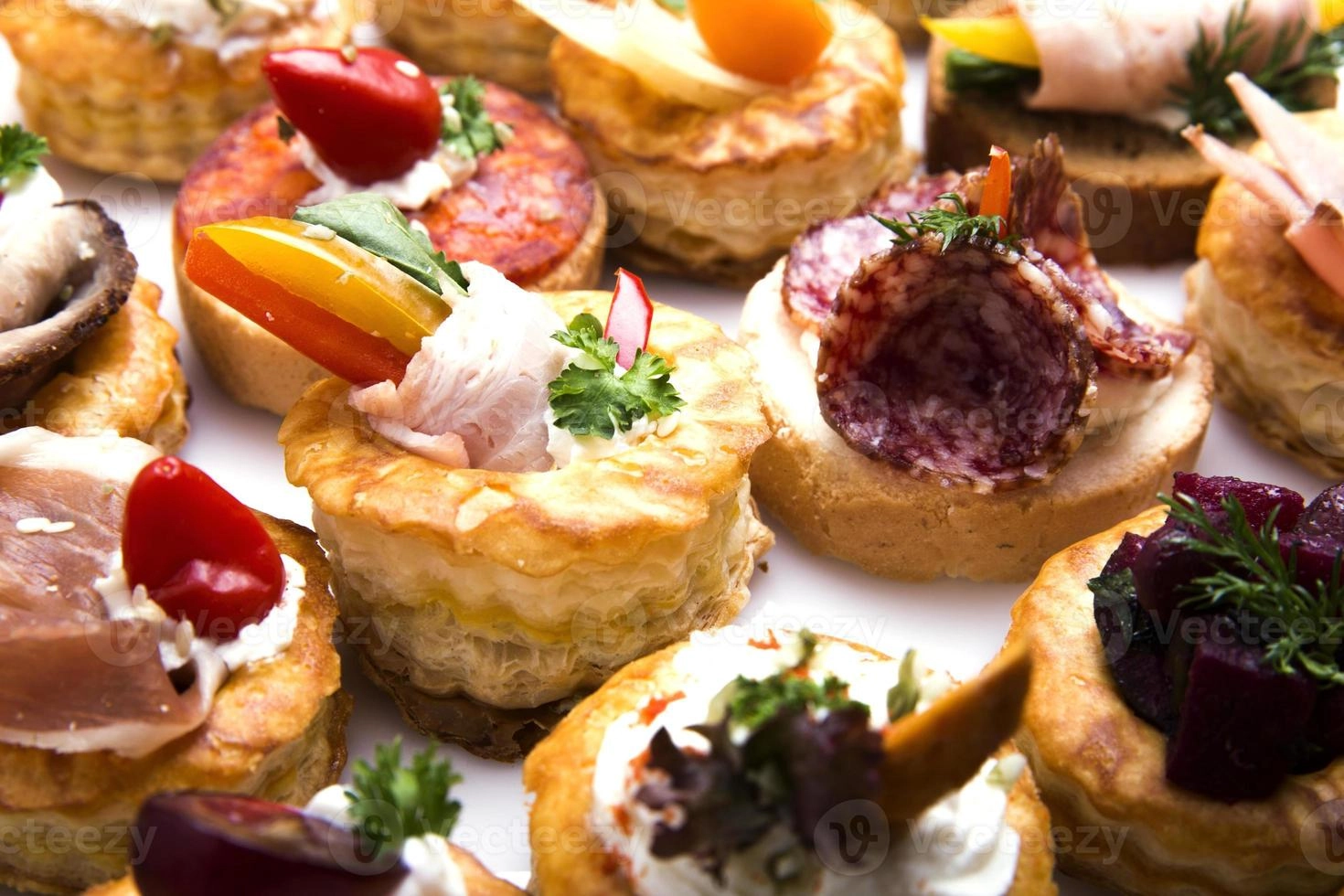 Dainty Canapé
