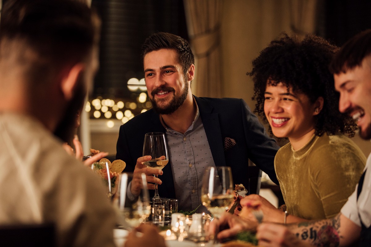 Deck the Halls and Book Your Table: How Busy Are Restaurants on Christmas Eve?