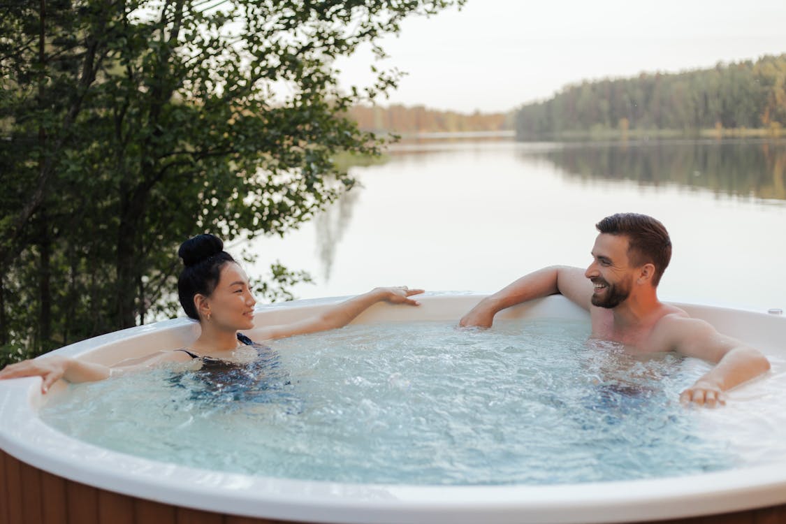 5 Romantic Airbnbs with Hot Tubs for Couples