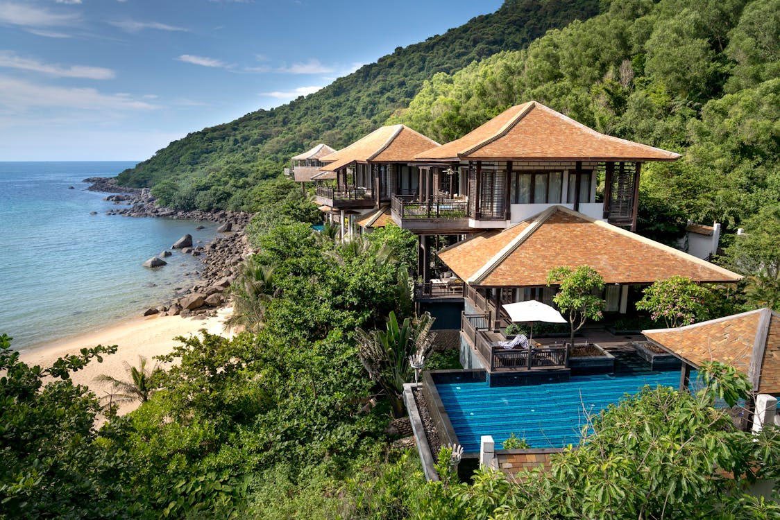 Top 7 Lodges in Cornwall Near The Beach for A Perfect Getaway
