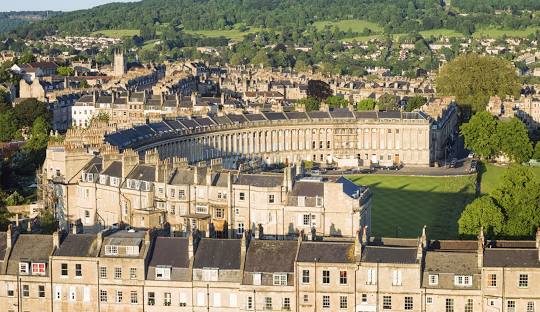 Top 5 Luxurious Airbnbs in Bath for a Lavish Getaway
